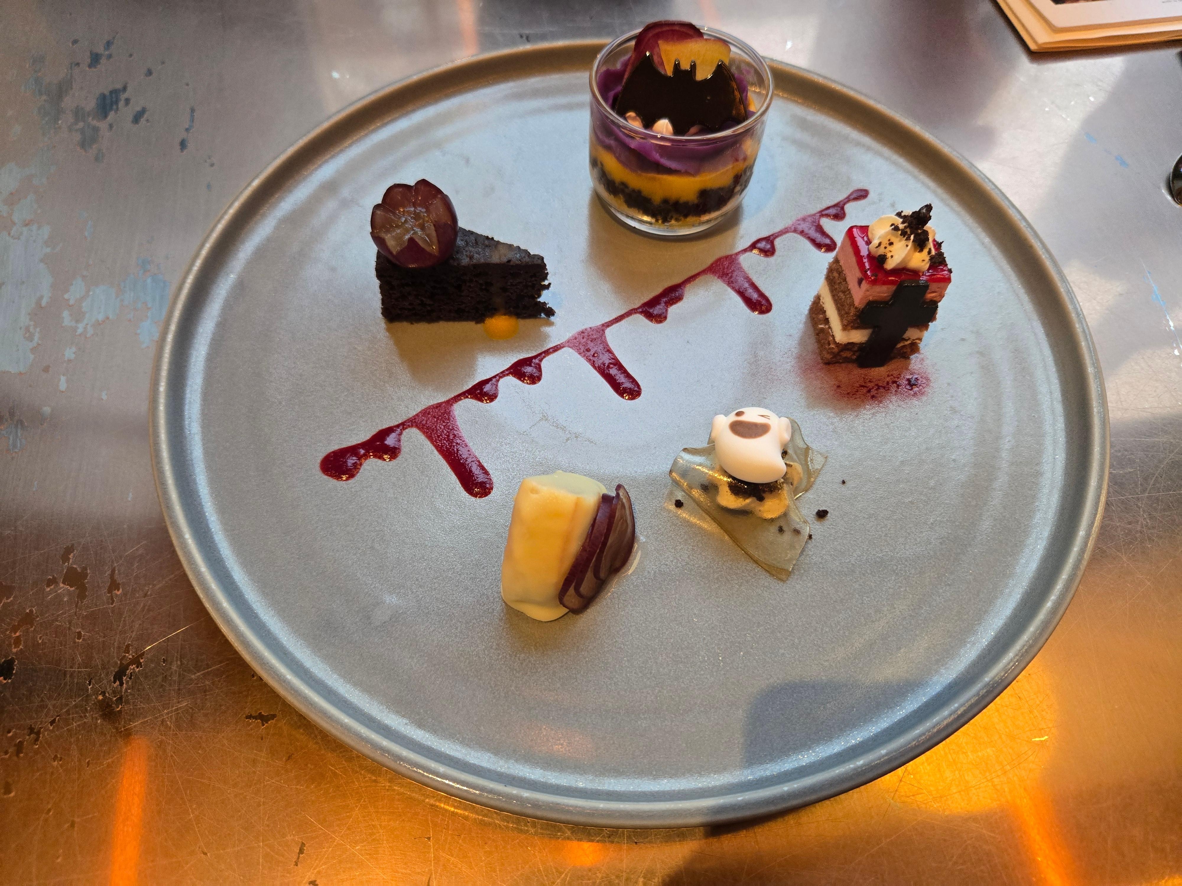 2 Knot coins for this dessert platter