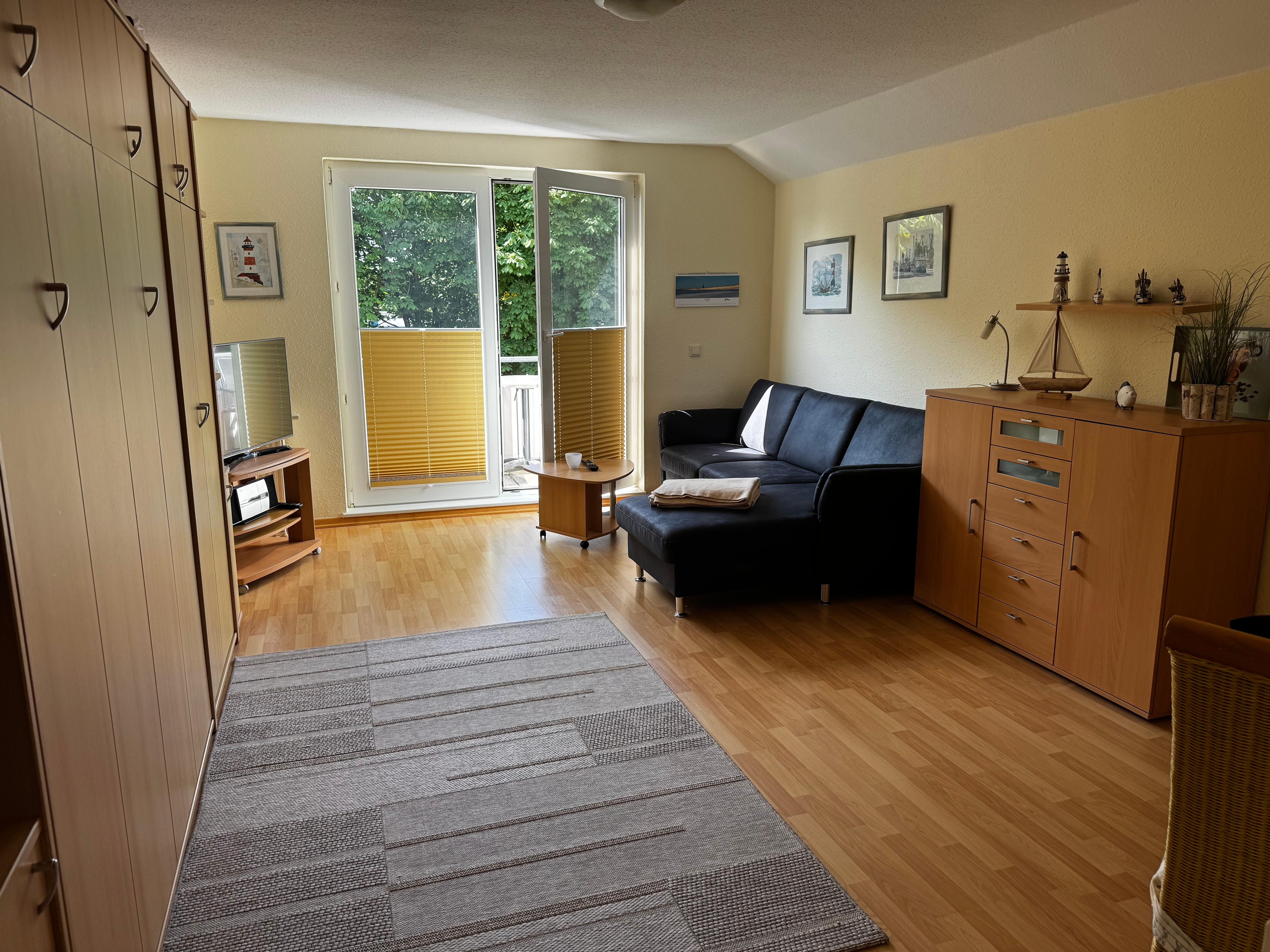 Wohn/-Schlafraum mit Schrankbett 