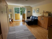 Wohn/-Schlafraum mit Schrankbett