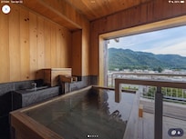As pictured on Expedia. Not even close.