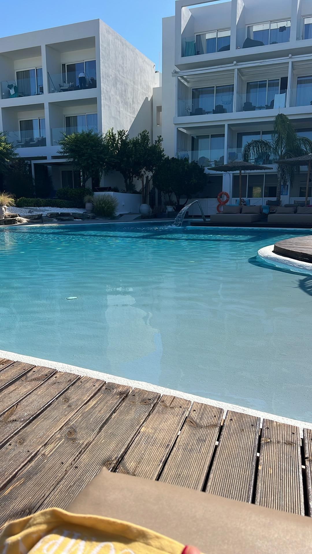 Surroundings that are beautiful, green, and give you an exclusive feeling and the opportunity to relax. Sunbeds are amazing.