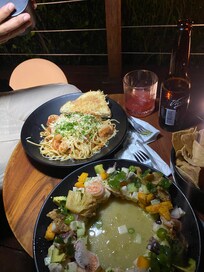 Delí la comida del hotel