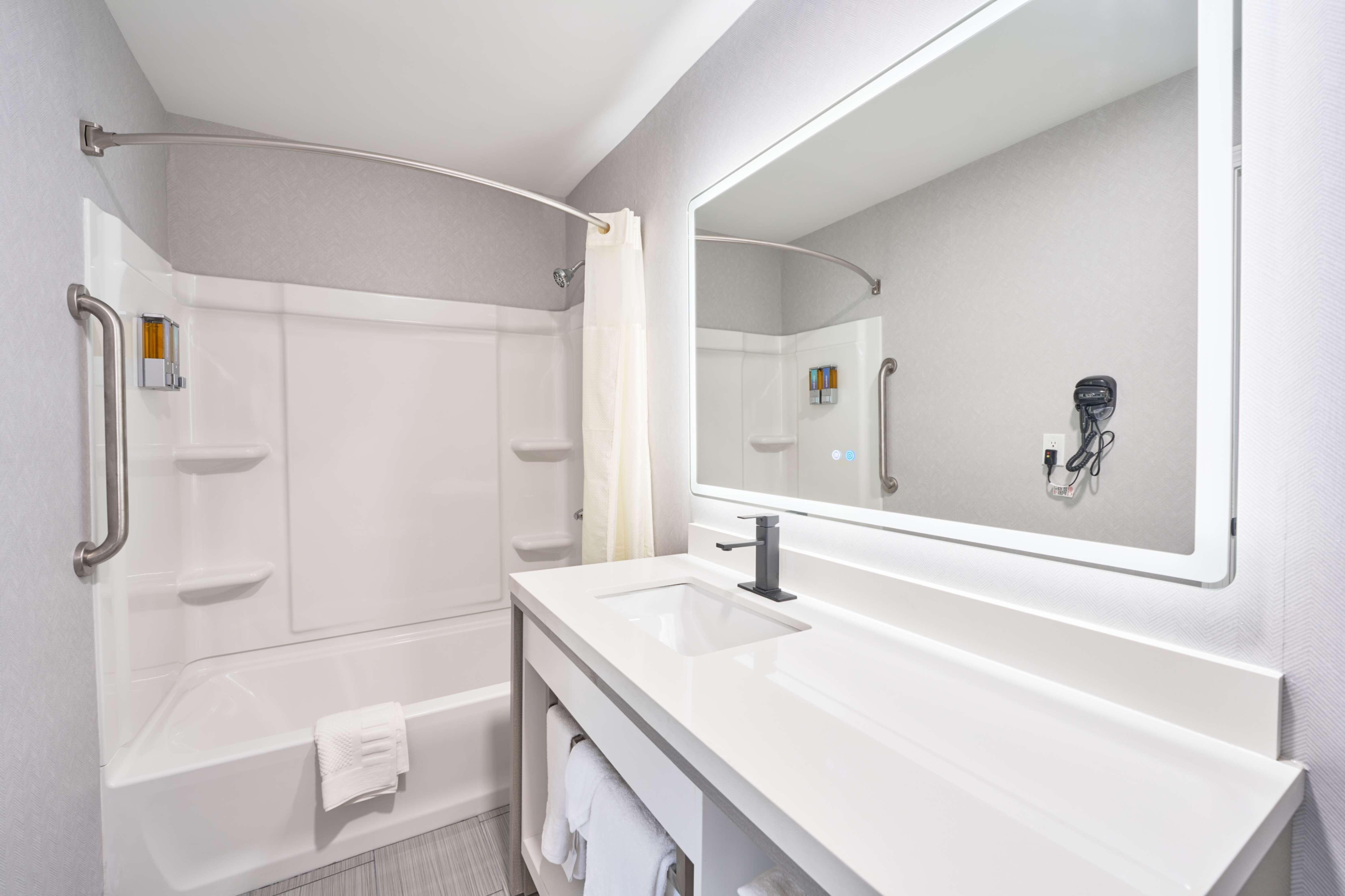 Clean bathrooms fully renovated