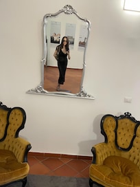 Mirrors at the Bollaro hotel