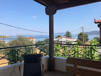Vue d’une des terrasses de la maison.