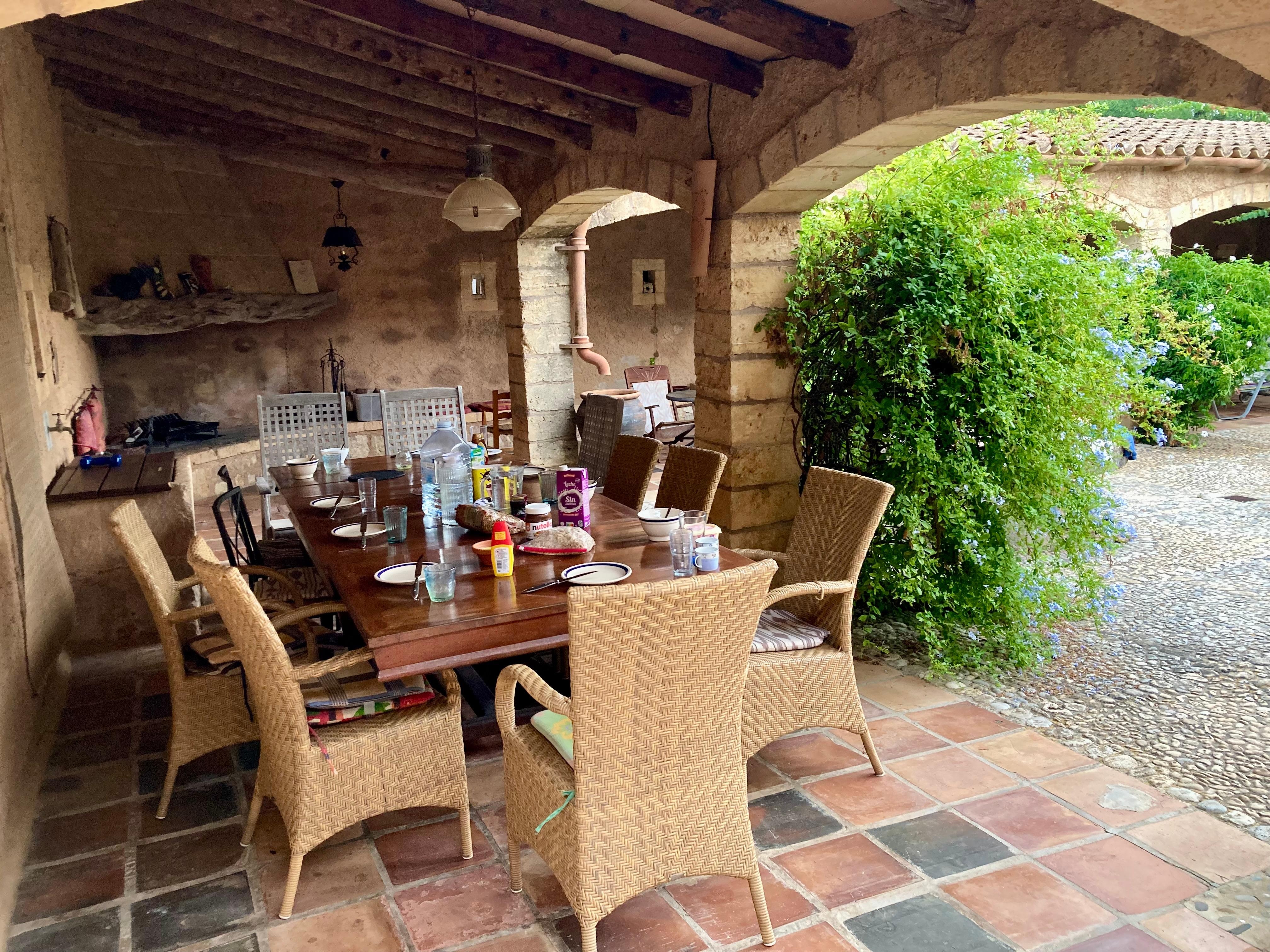 Großer Essenstisch für alle