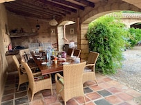 Großer Essenstisch für alle