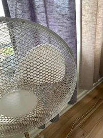 Rusty fans - no air conditioner for bedrooms