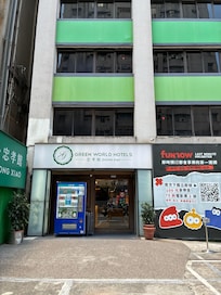 ホテル入り口
メインストリートから一本裏の通りにこじんまりとした佇まい。