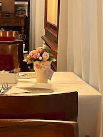 Decoración de la mesa con la etiqueta del chino