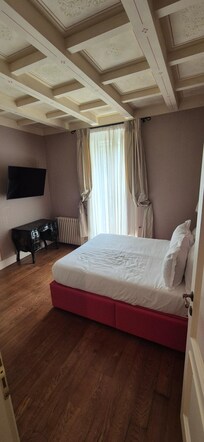 Bed van max 1.80m....dus niet voor lange mensen