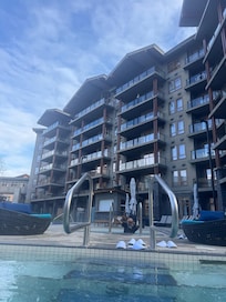 Love the hot tub ❤️