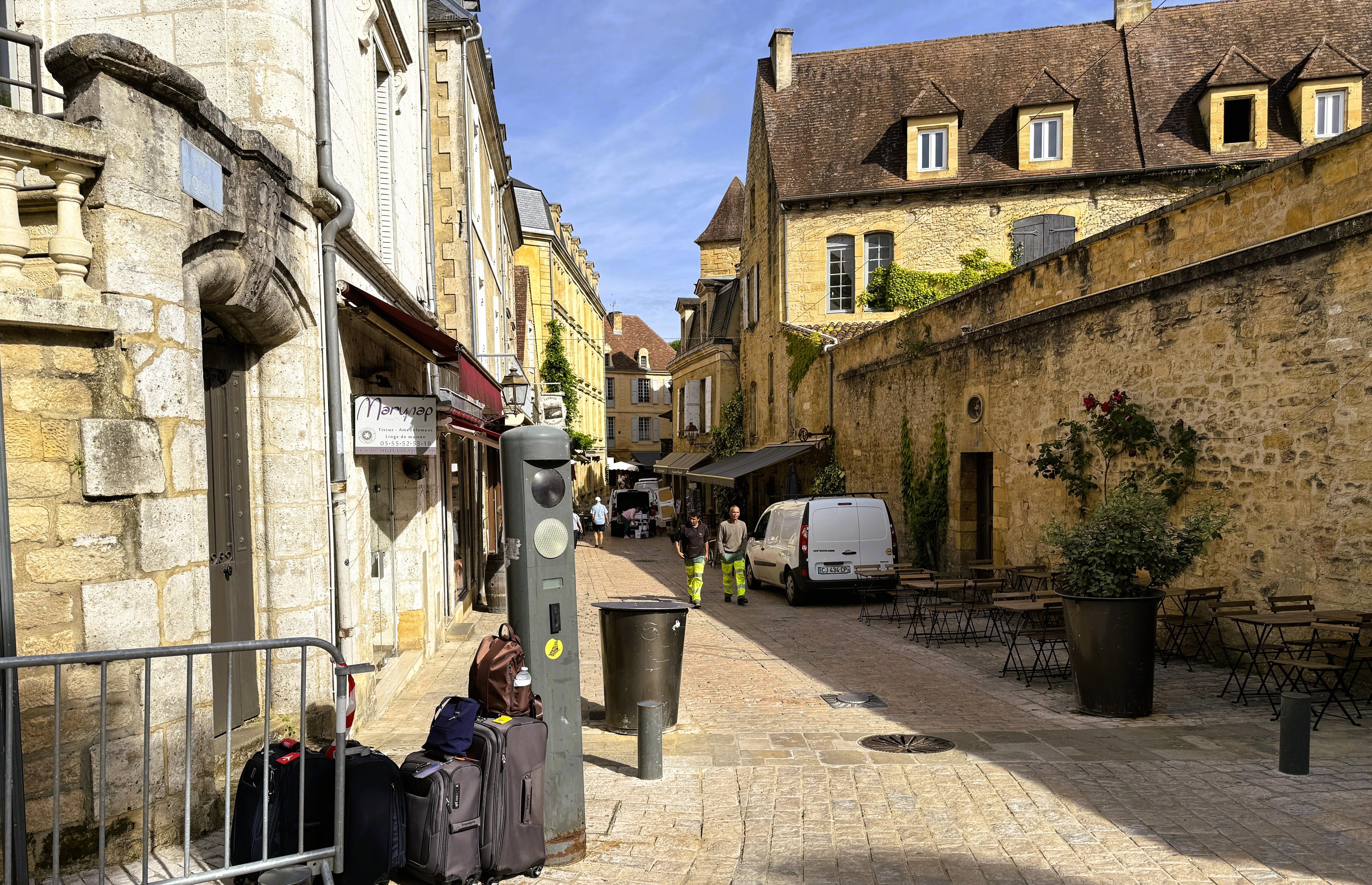 The street at entrance to the apartment