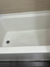 Bathtub stained black with red stains on the outside