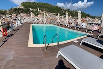 Roof top pool