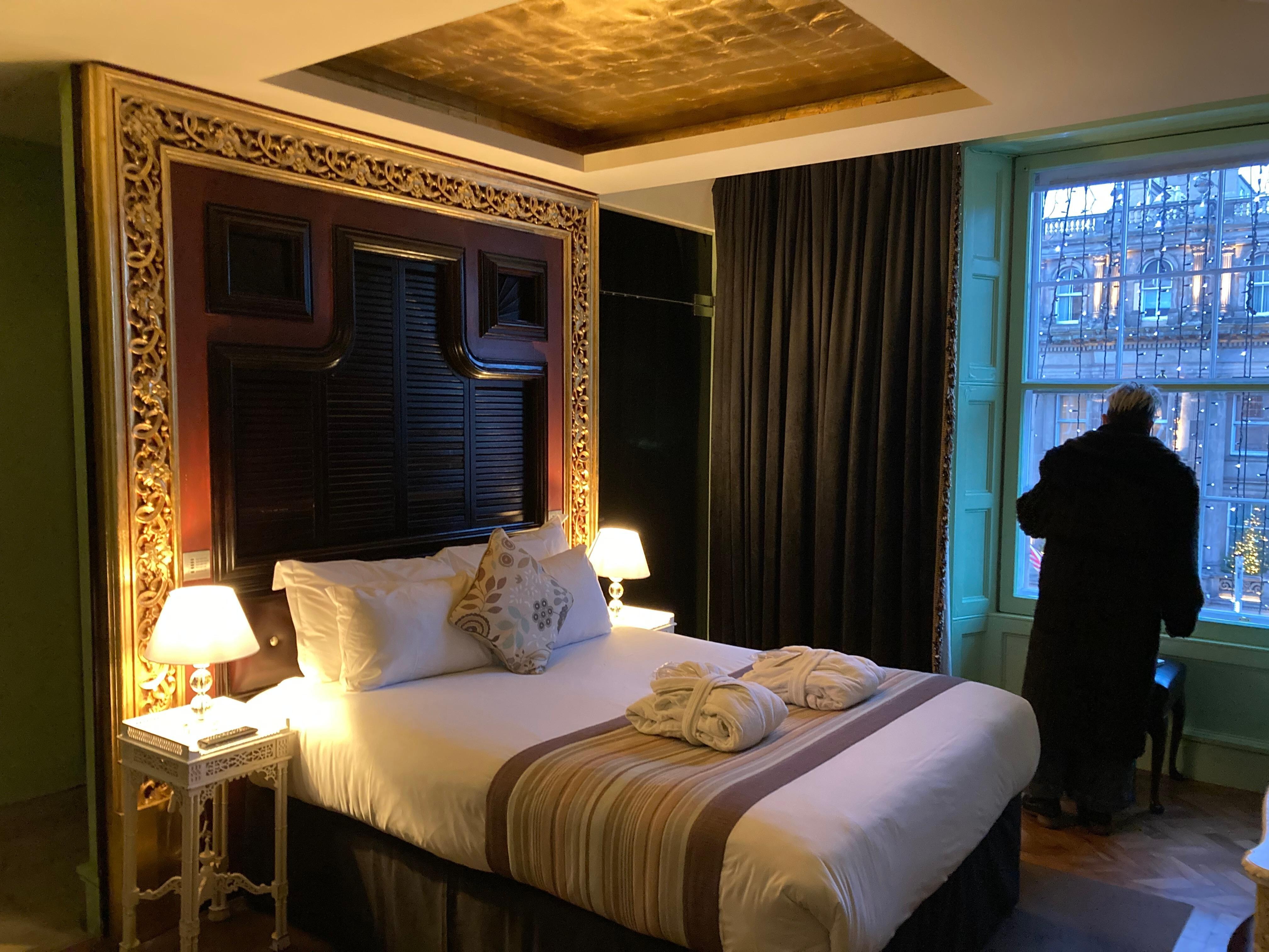 Le Monde Hotel, Edinburgh Info, Photos, Reviews Book at