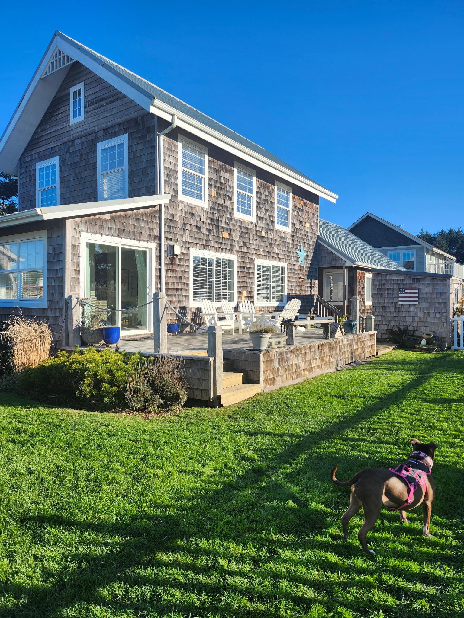 Perfect location,  and fenced yard!