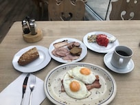 Petit déjeuner dans un cadre typique.