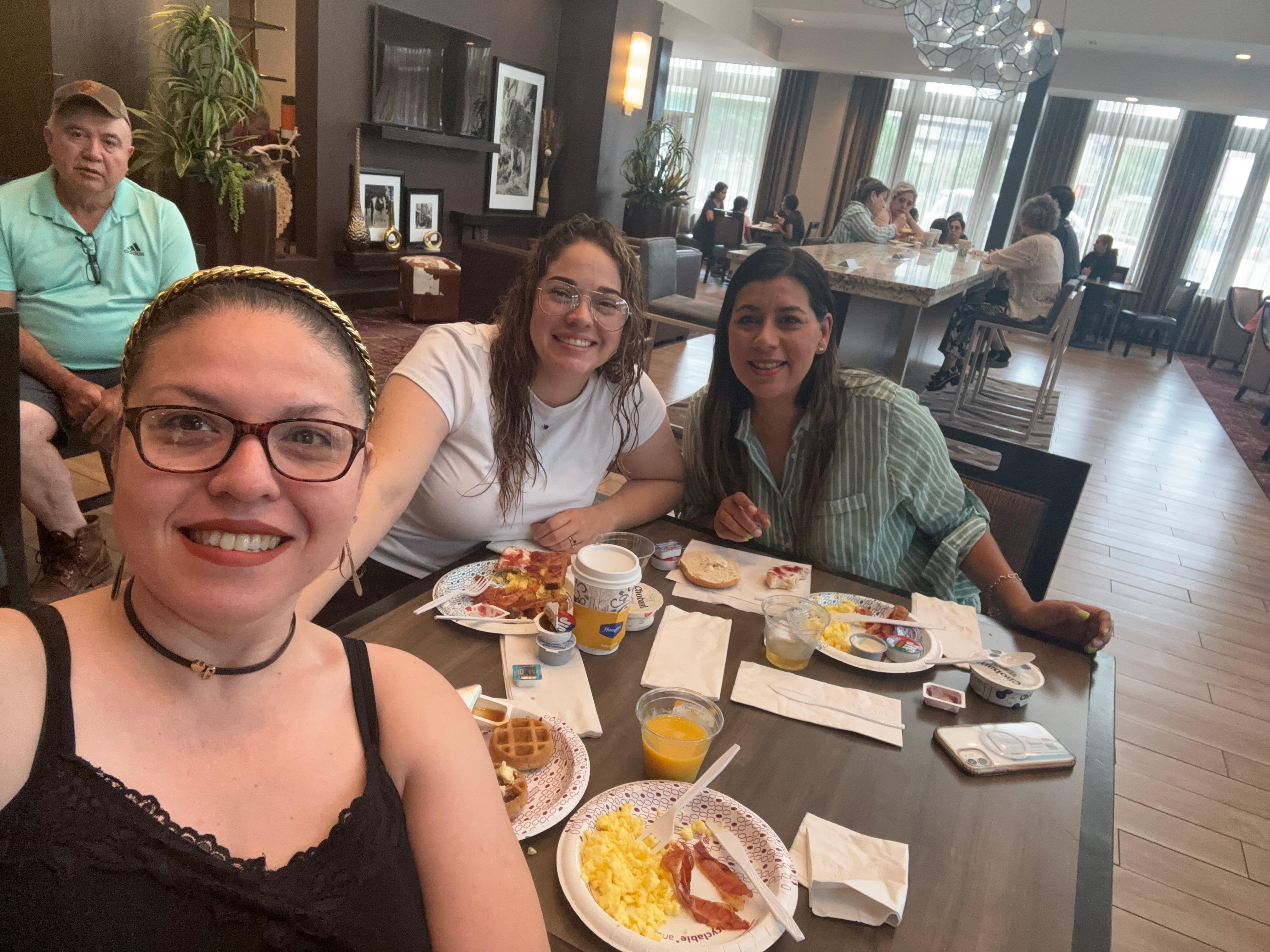Desayuno en el restaurante del hotel