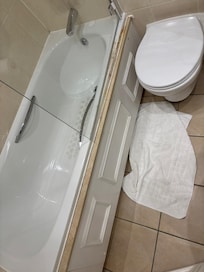 Under screen - rusty stuff.