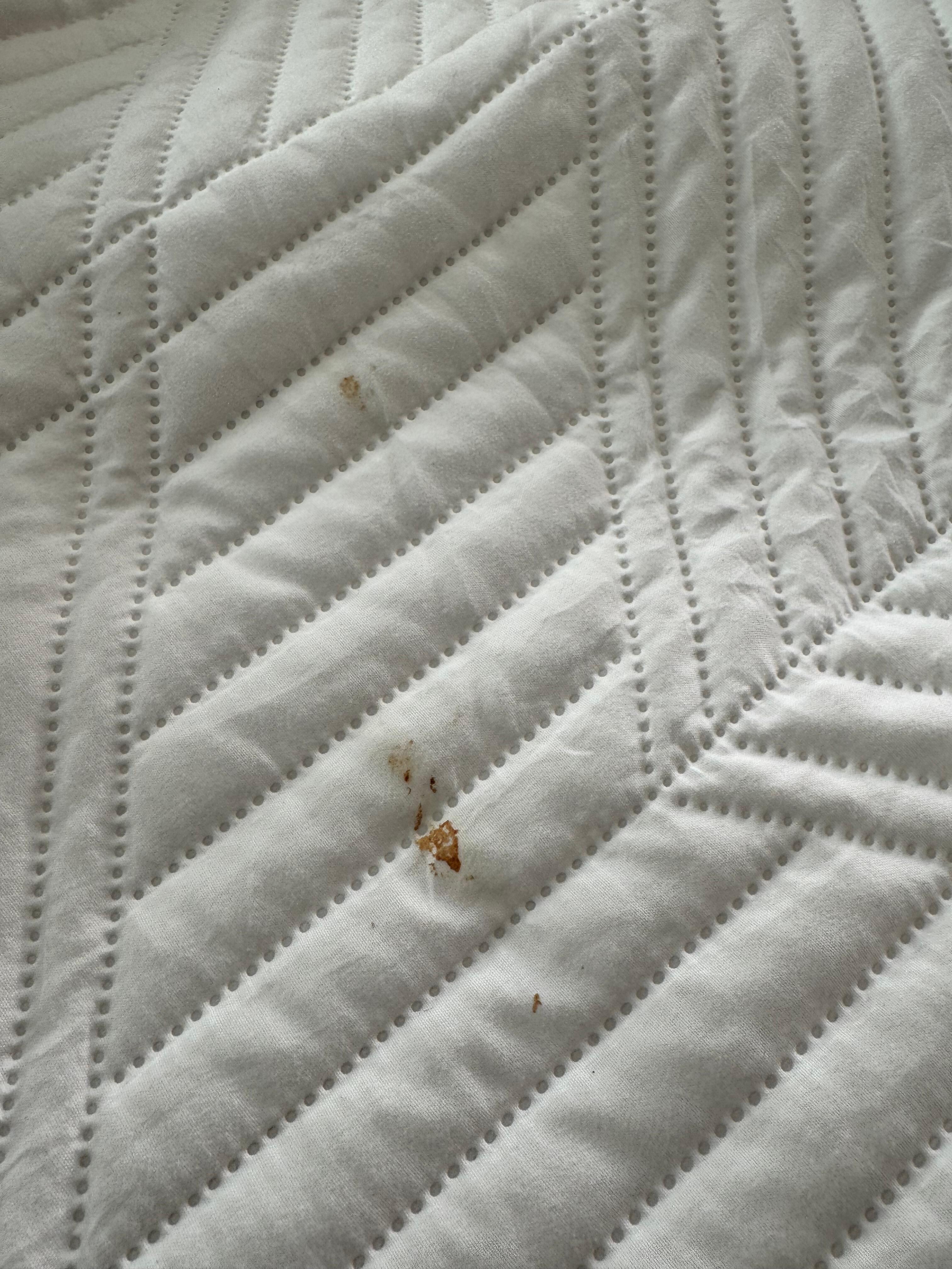 The bedding was dirty, however l luckily has a Tide to Go pen and was able to clean it somewhat. 