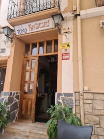 Very good restaurant just outside the hotell, great service :)