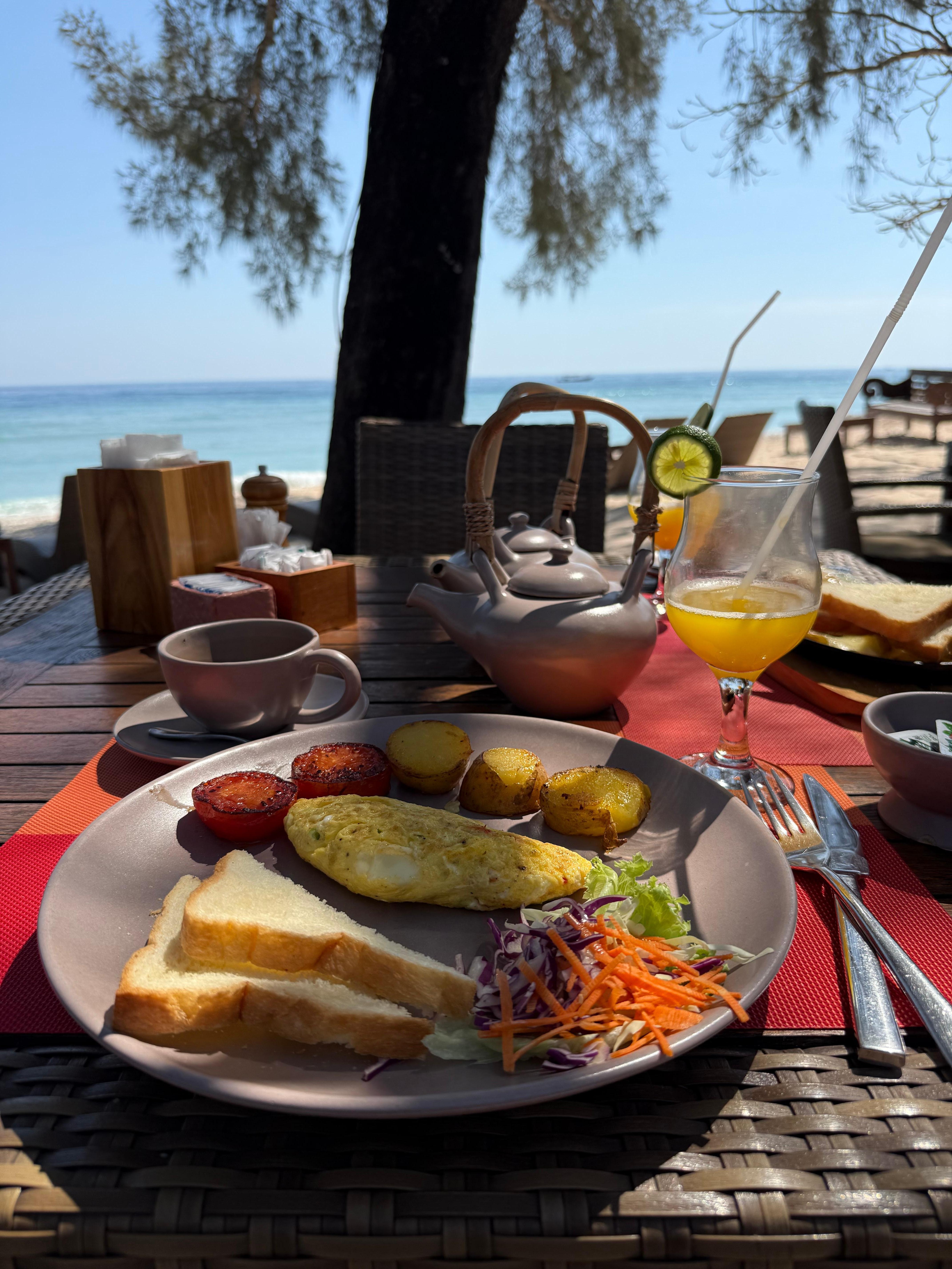 Breakfast on the beach 