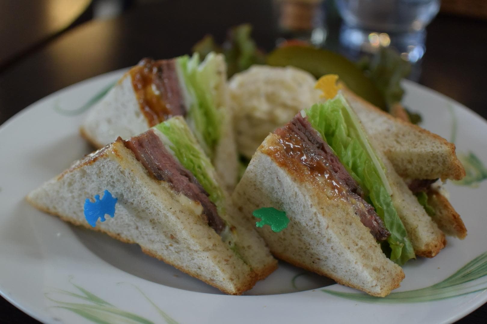 ローストビーフサンドウィッチ