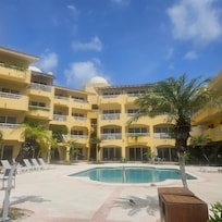 Loved all the palm trees and flowering bushes on the resort.