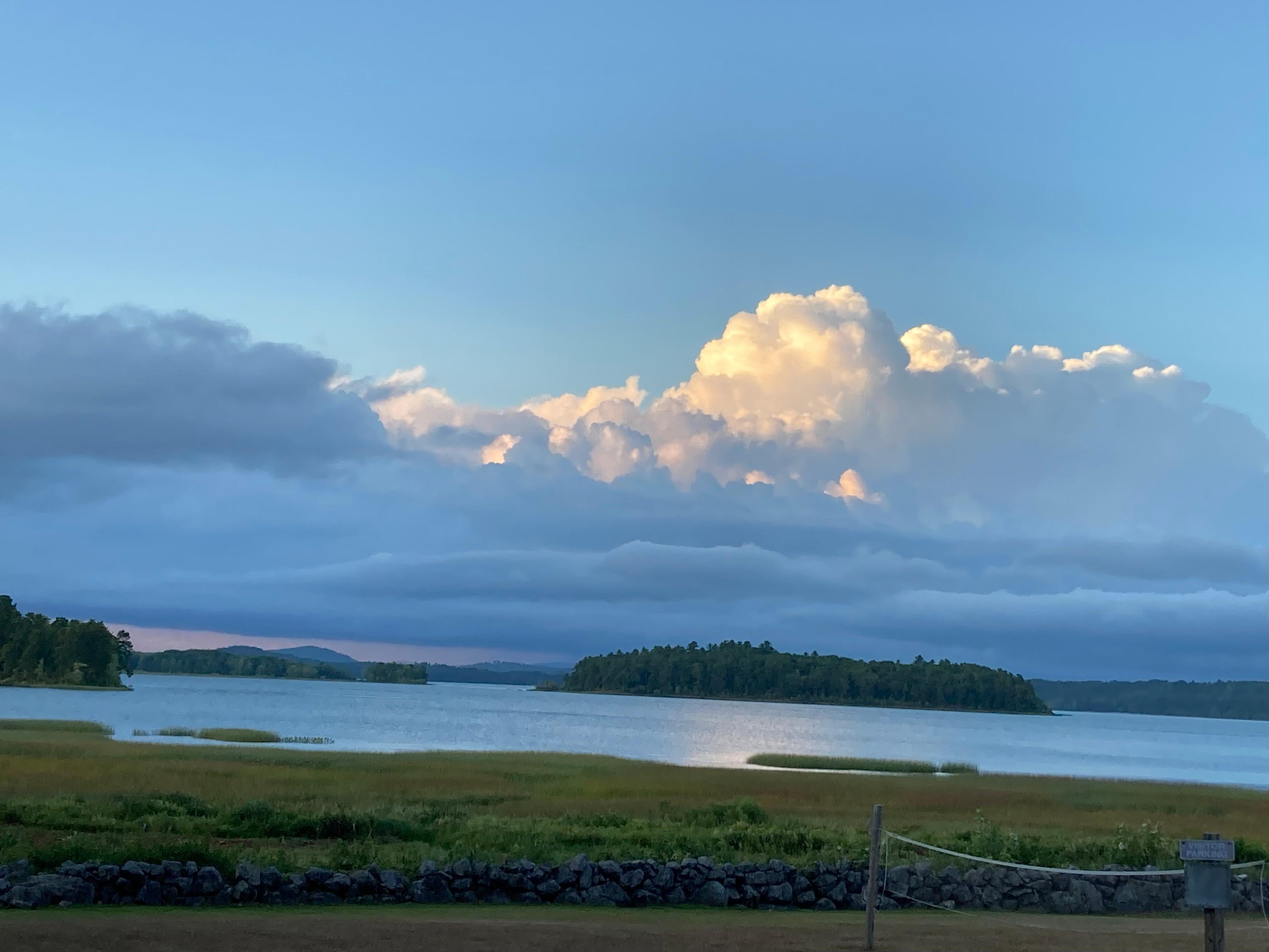 Taking a walk and seeing this beautiful picture! 