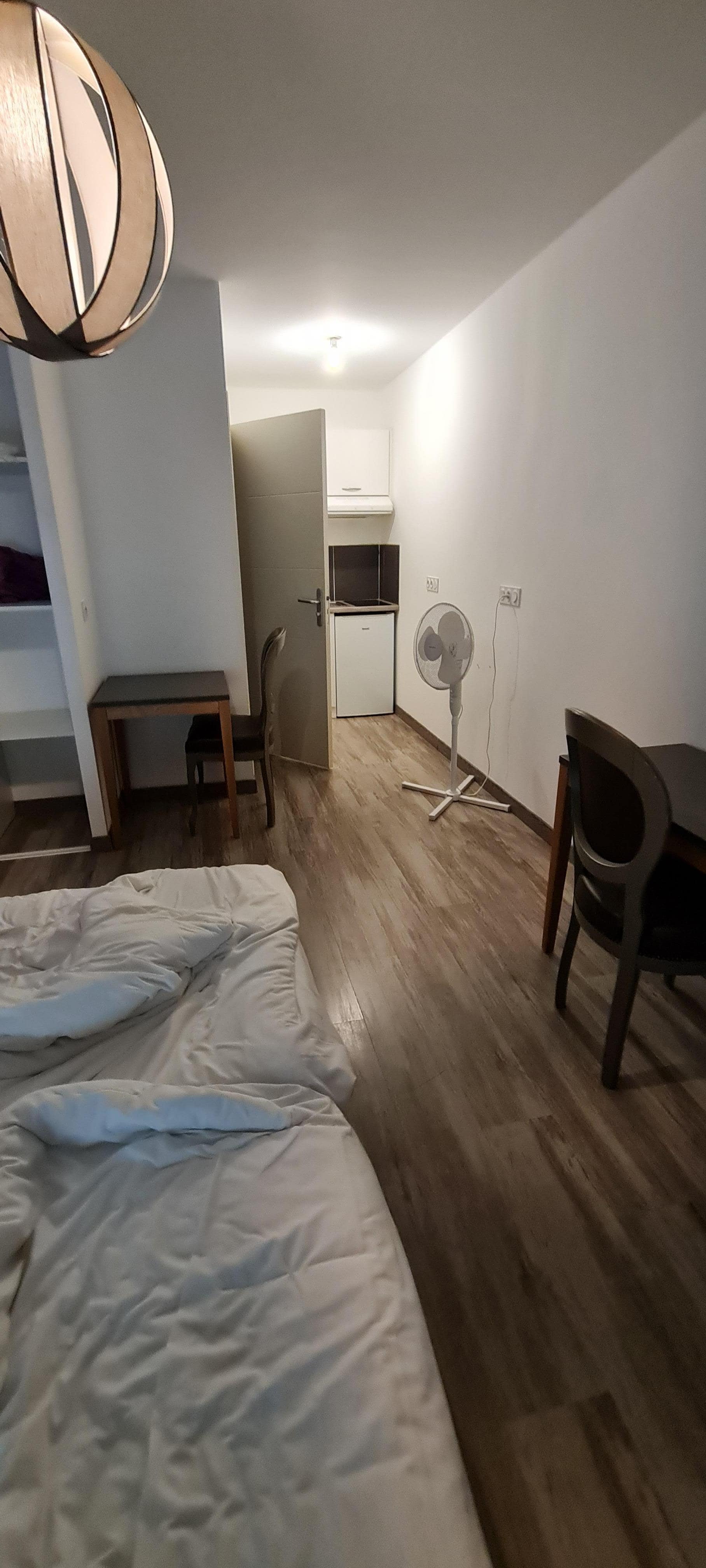 Come vedete aria condizionata rotta quindi ventilatore molto rumoroso
