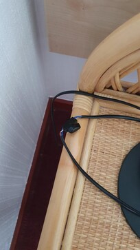 Bricolage électrique dangereux sur l'interrupteur de la lampe de chevet