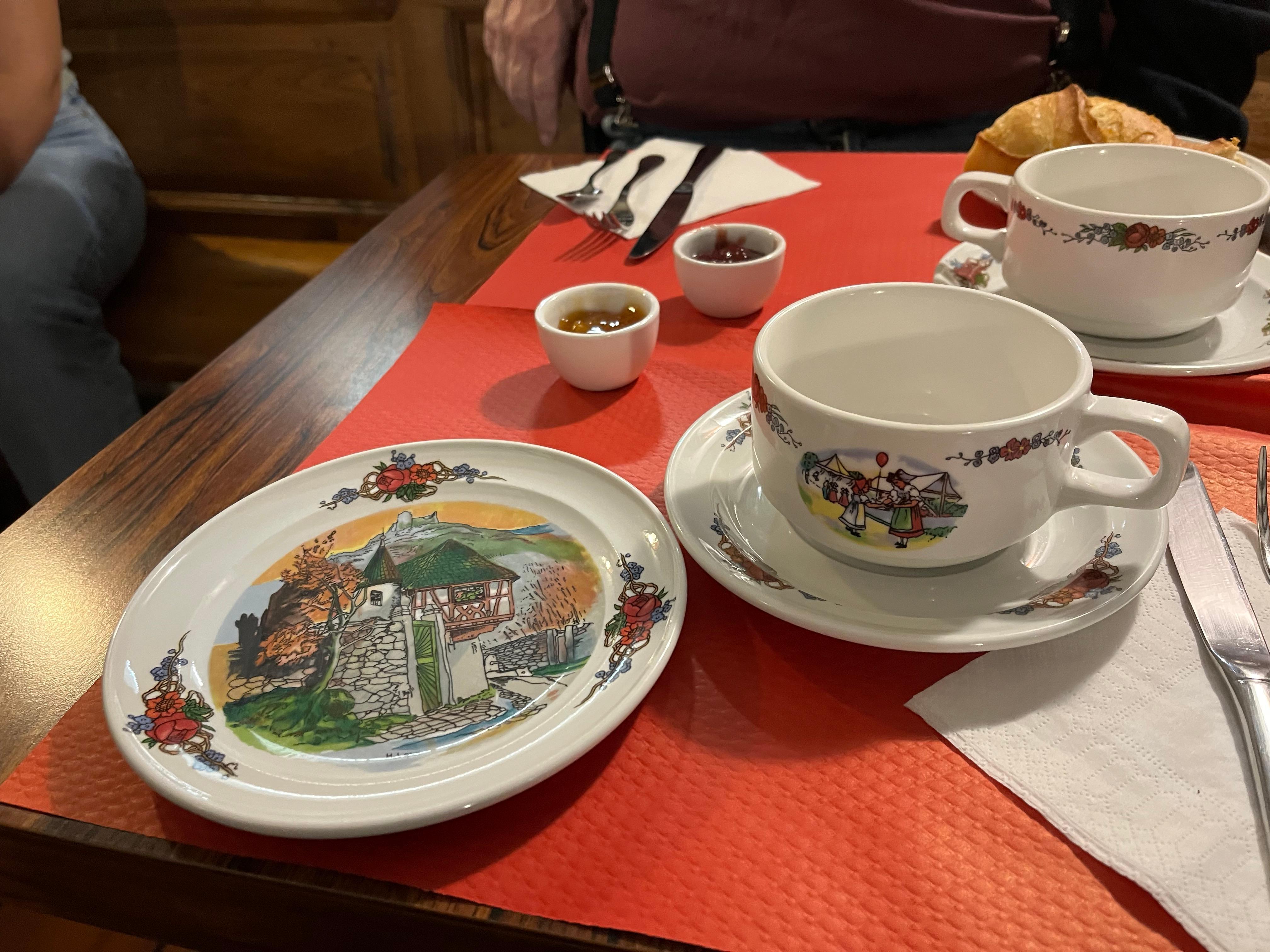 Specielt Alsace porcelæn til morgenkaffen