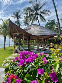 Pool bar