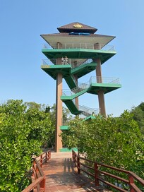 Udsigtstårnet i mangroven. 7 minutters gang fra hotellet