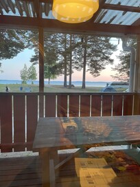 Fin utsikt. Väldigt enkelt boende. Bra sängar.