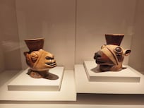 La visite des musées s'impose vu la richesse des musées et leurs collections, sur l' image de la poterie do musée des arts précolombiens.