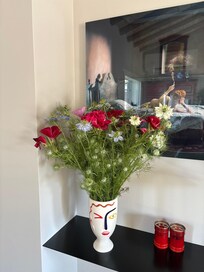 Nice touches - fresh flowers, good coffee.