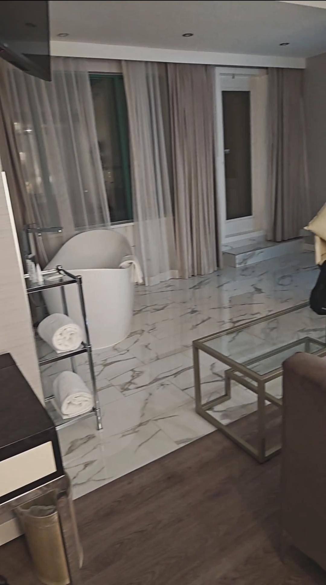 Beautiful time surrounded tub . 