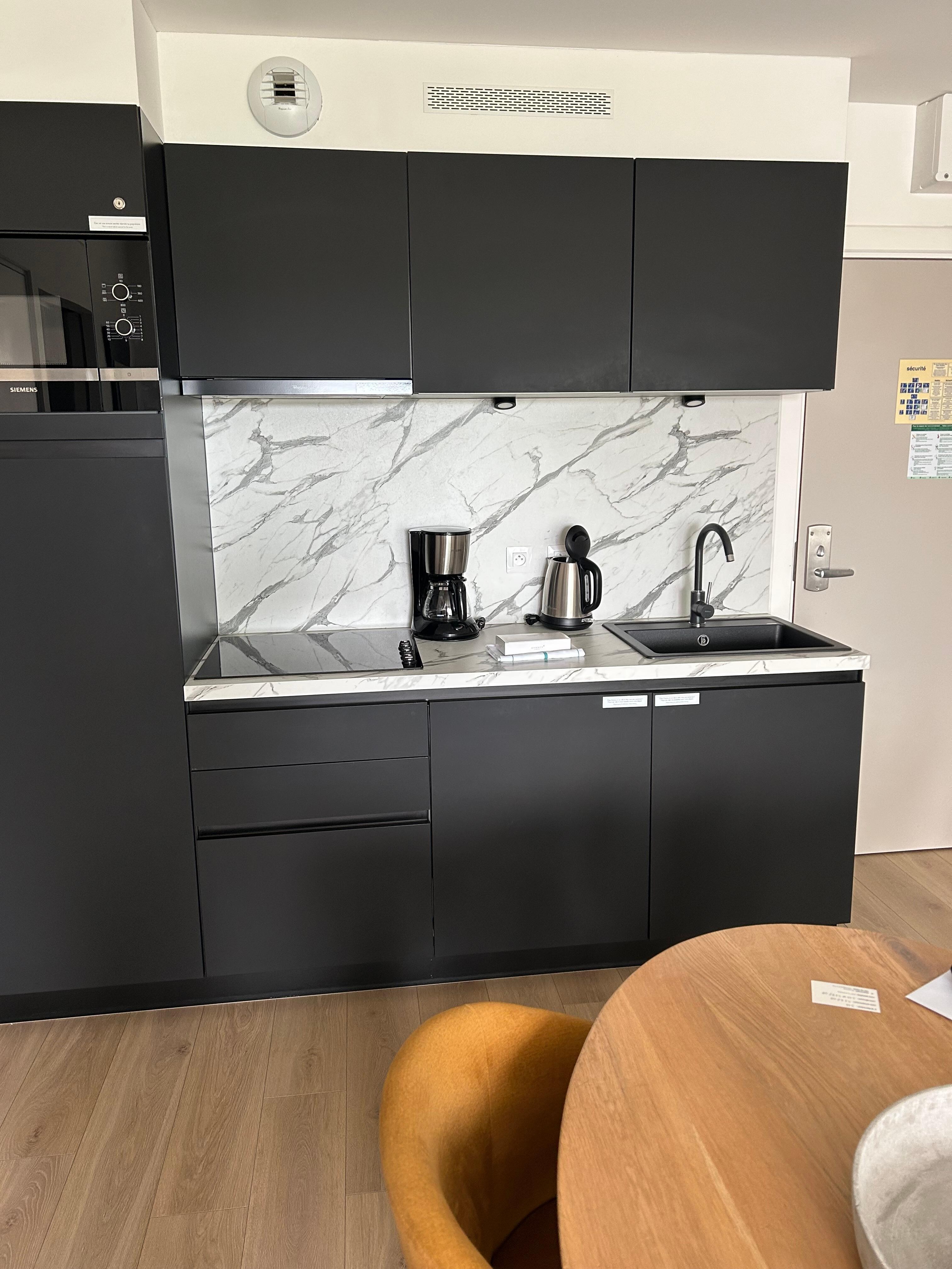 Kitchen fully equipped 
