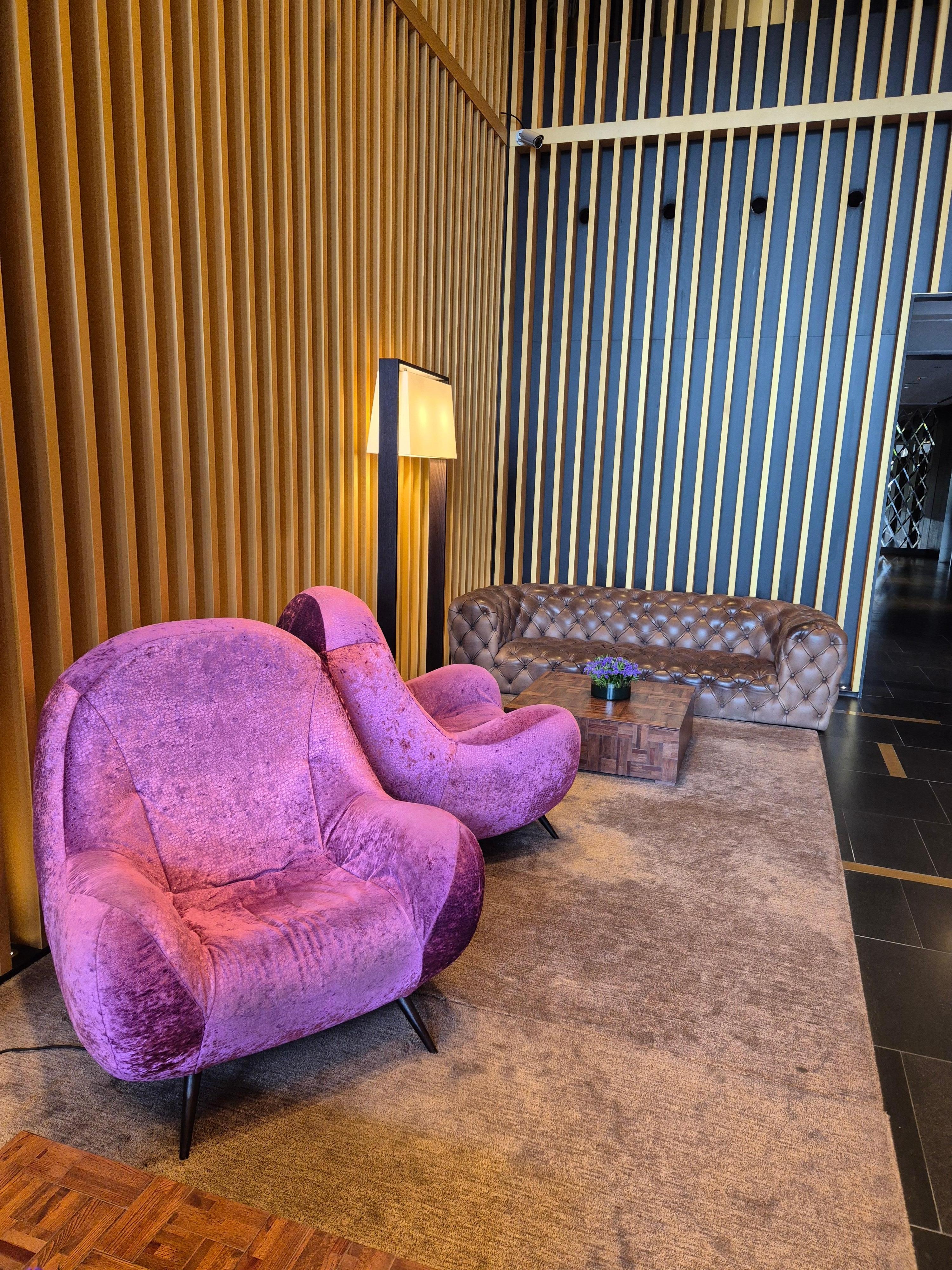 Nice reception, very cosy and comfortable. 