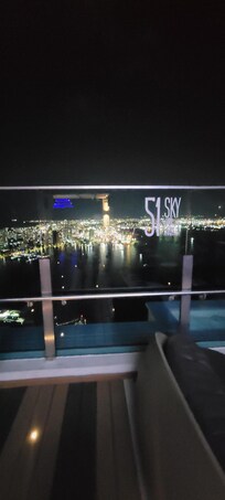 51th floor rooftop bar. Live music, dj, drinks and food at night.