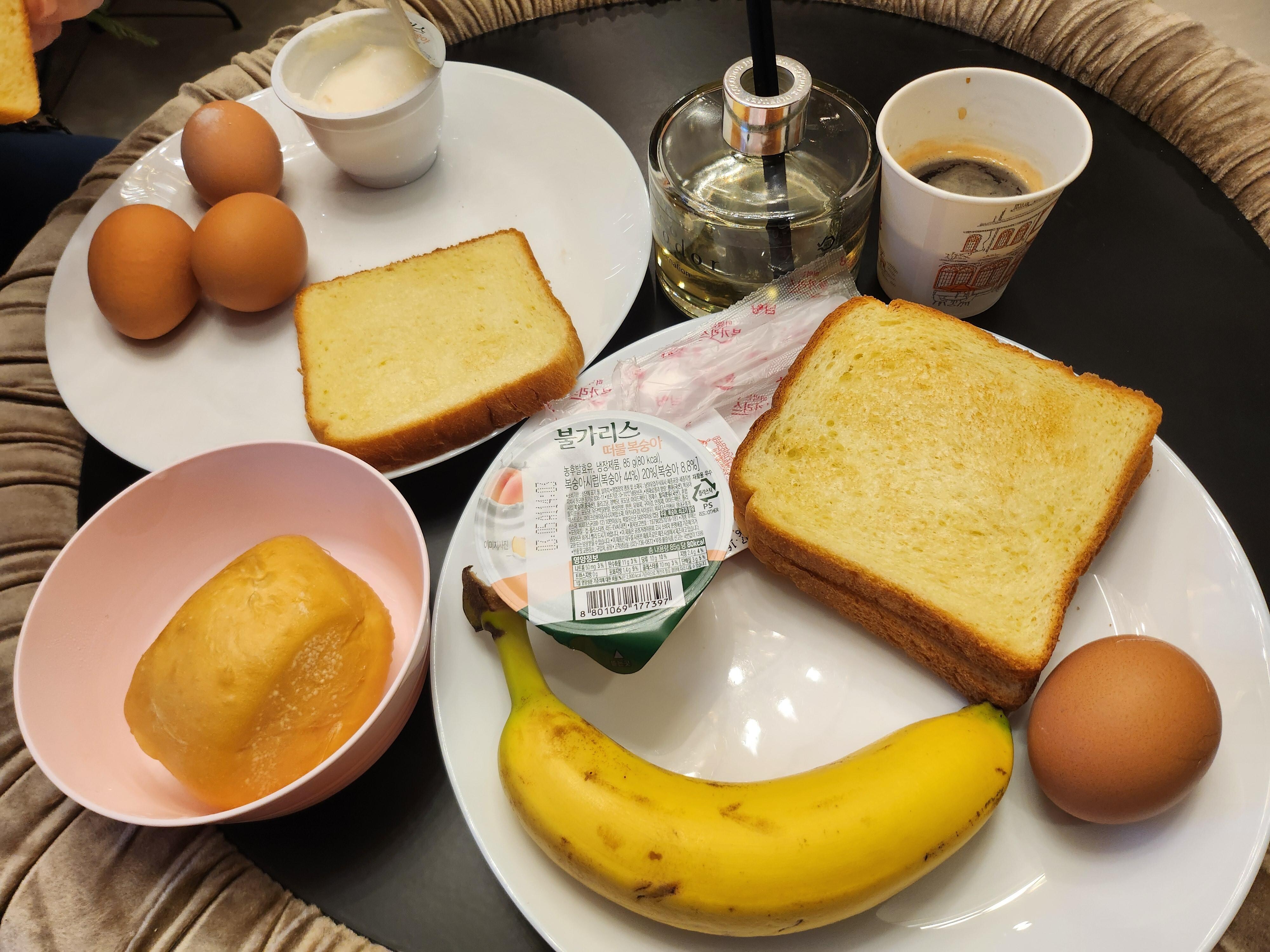 간단한 아침식사 
잘먹고 왔습니다