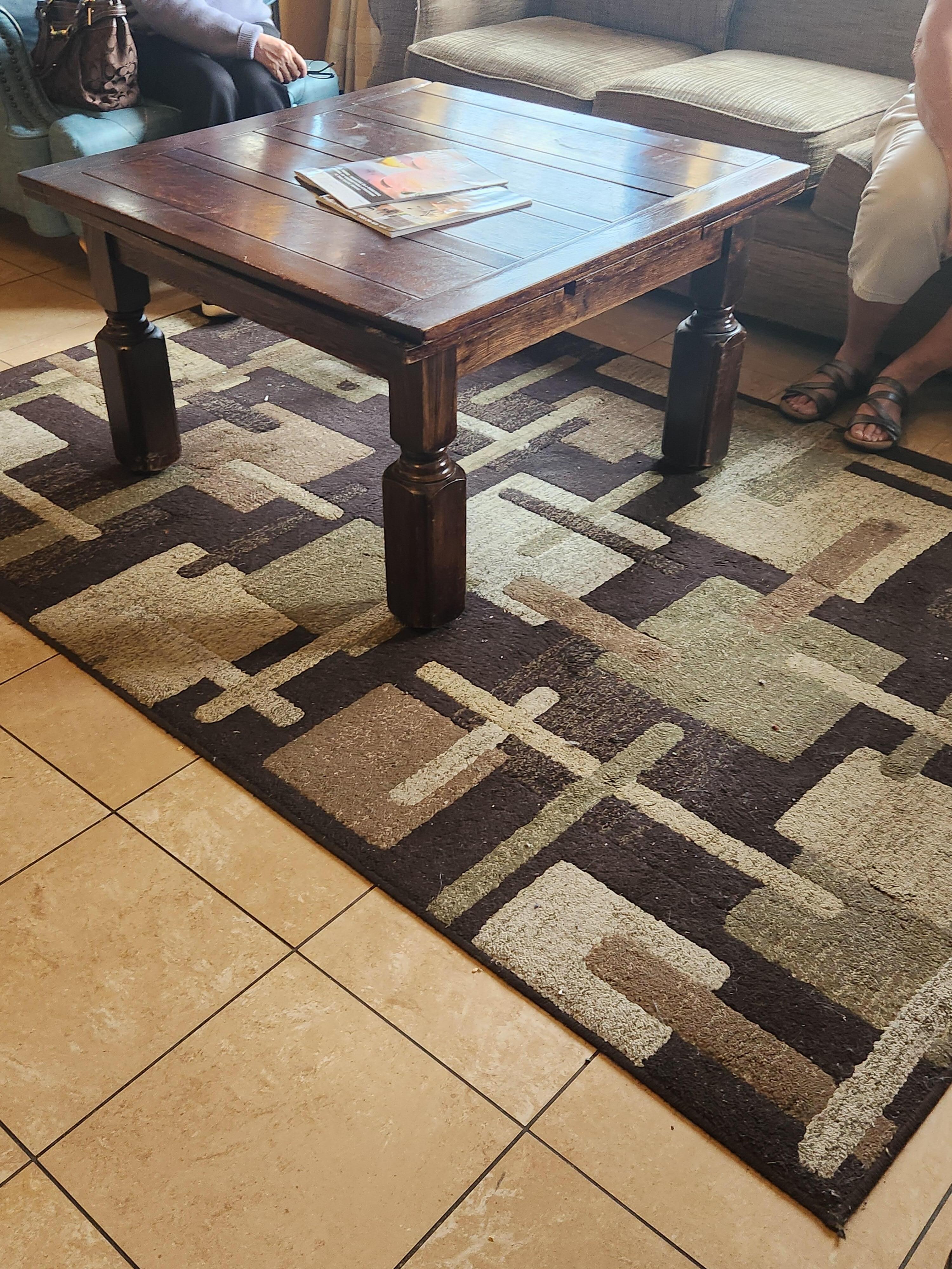 lobby floors/rug not vacuumed