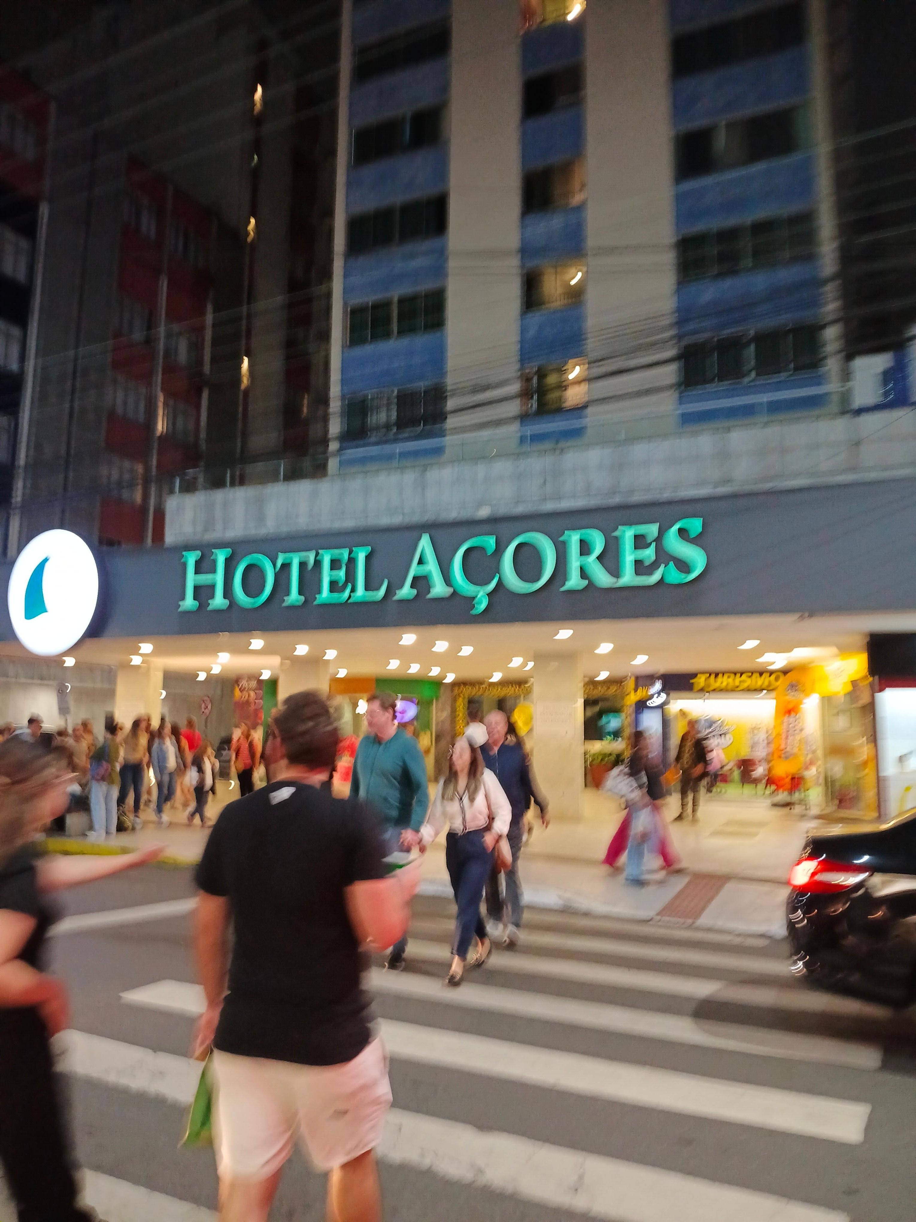 Avenida Brasil é um ponto turístico, especialmente no período noturno para passear, conhecer lugares interessantes, bons comércios, etc. Avenida bem iluminada. 