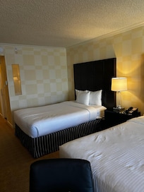 We was extremely disappointing due to the poor condition of the room. The moment we walked in, we were hit with an overpowering, stale cigarette smell. We couldn't stay and have to cancel the reservation. beds are not queen size are full size for 4.