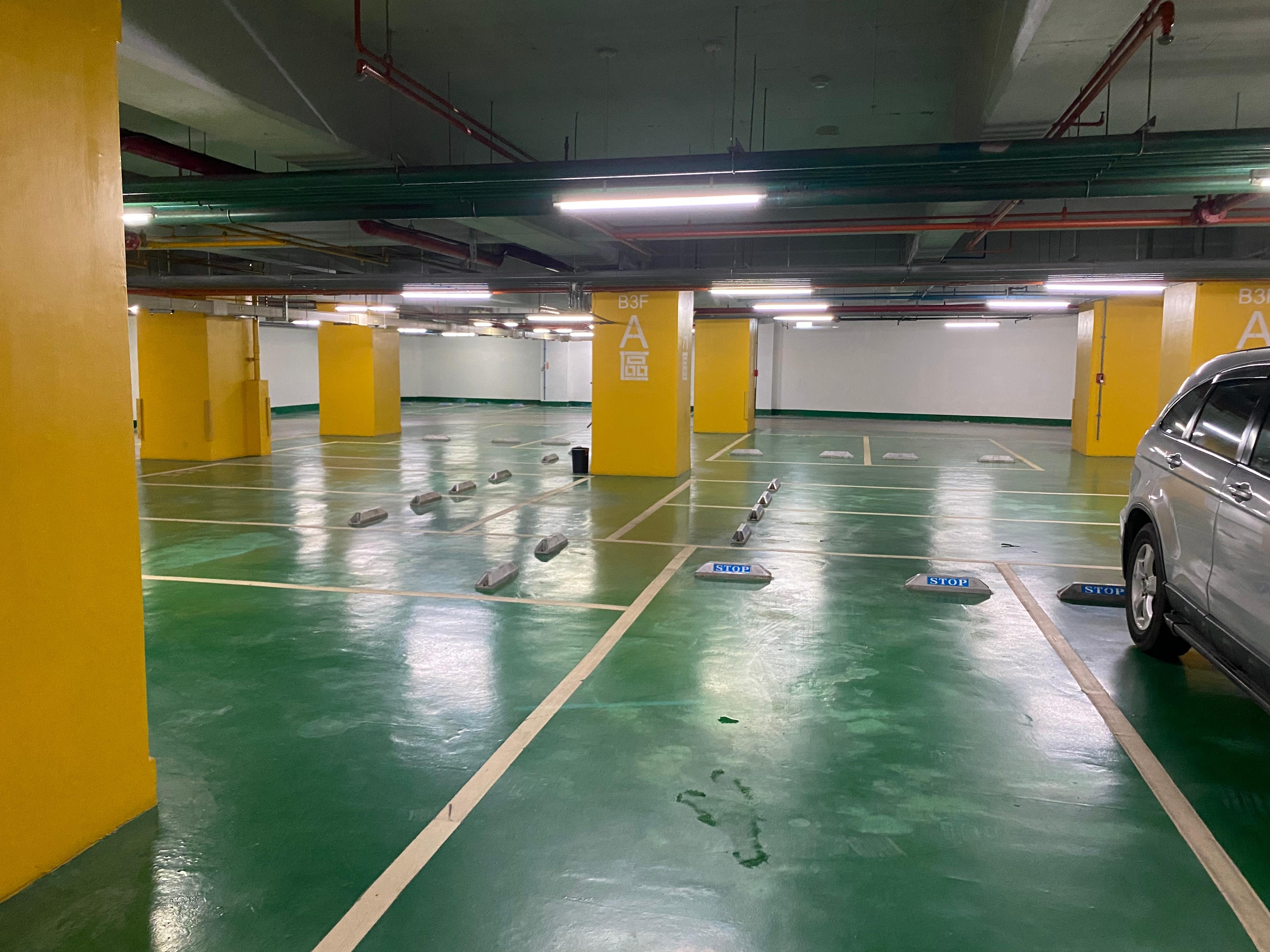 很大的停車空間