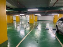 很大的停車空間