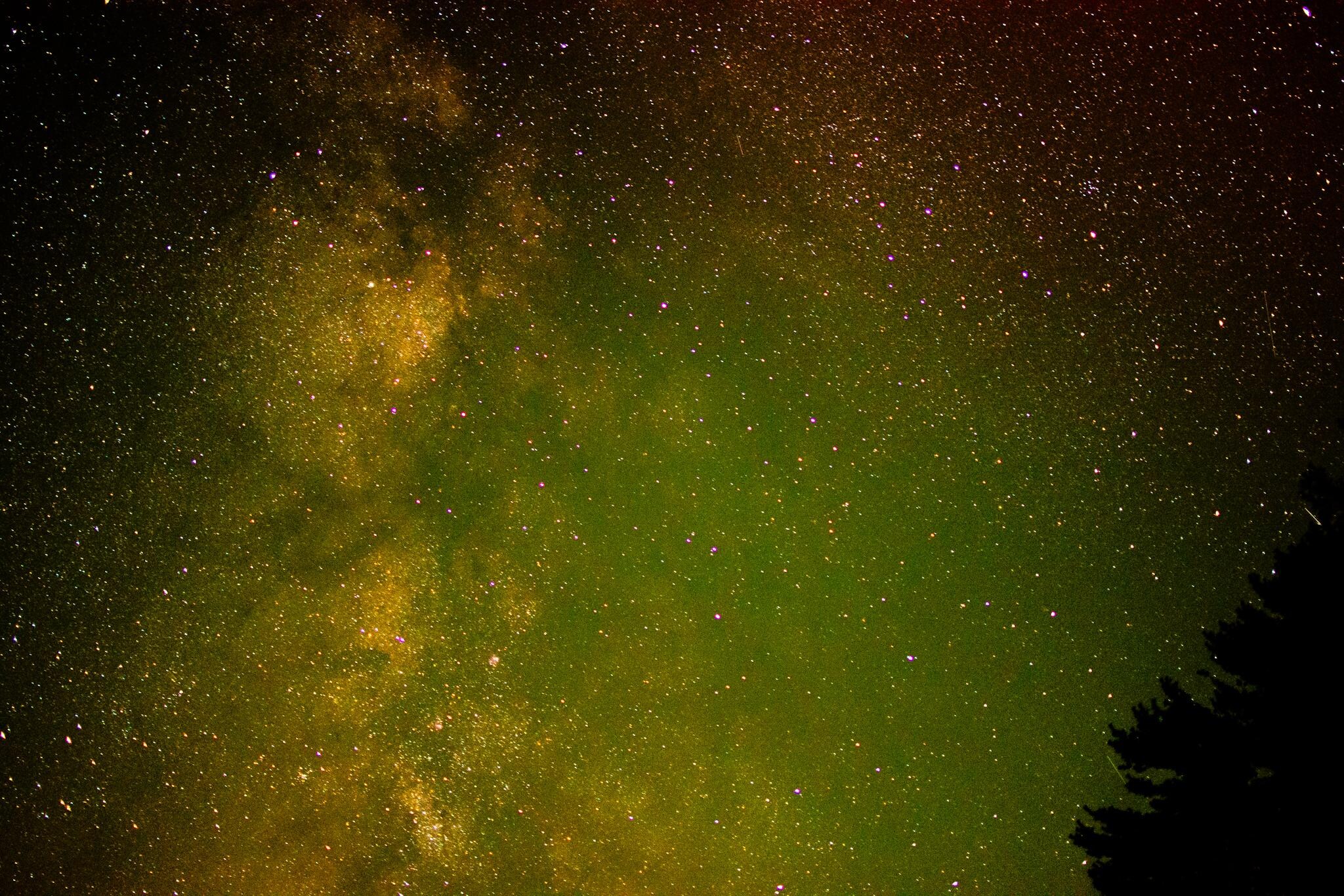 I could see the milky way as soon as I stepped out the door to the deck at night and managed to capture some auroras as well while taking a photo of it