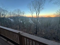 Beautiful views morning and evening, hot tub is awesome